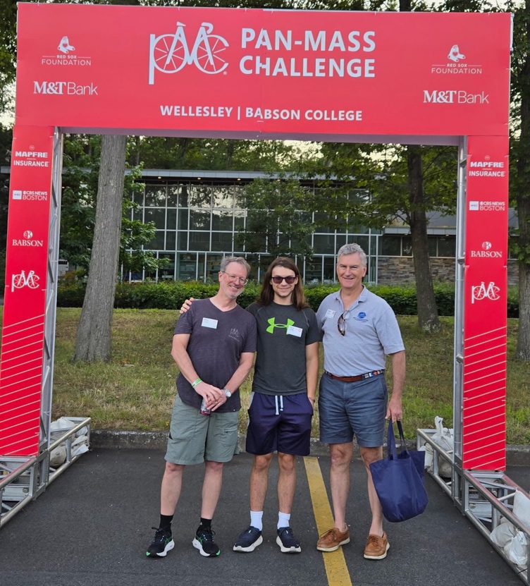 A group of people standing under a red sign

AI-generated content may be incorrect.
